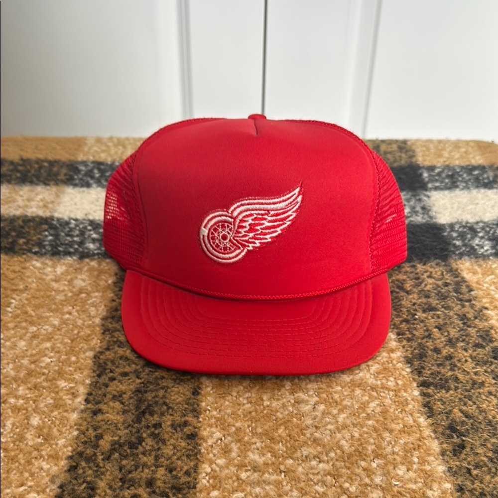 VINTAGE Red Wings Mesh Logo Cap